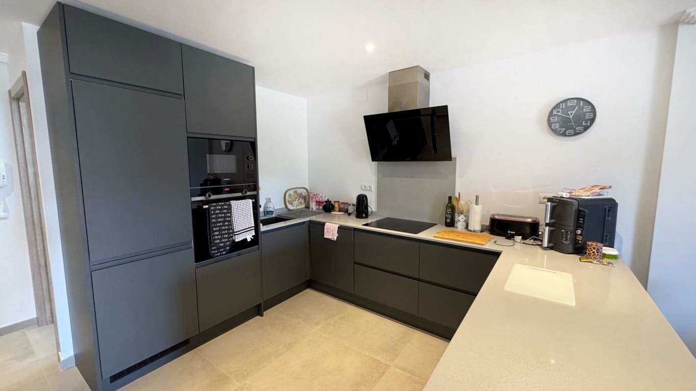 2 bedroom Apartment for sale in Alfaz del Pi / L'Alfas del Pi with pool - € 280,000 (Ref: 9803980)