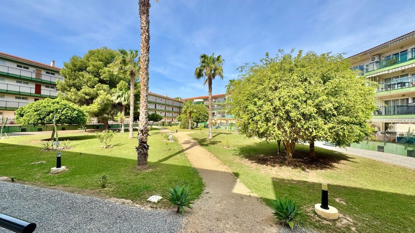 2 bedroom Apartment for sale in Alfaz del Pi / L'Alfas del Pi with pool - € 280,000 (Ref: 9803980)