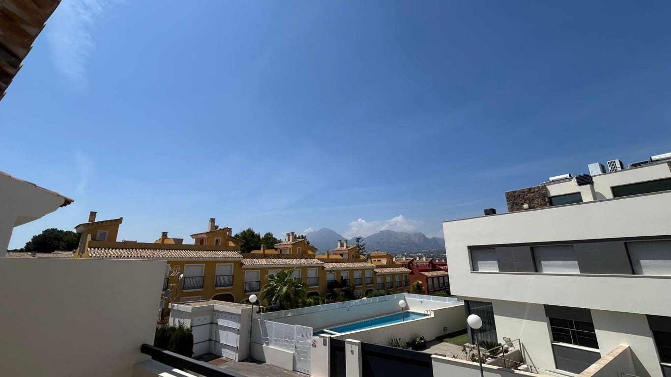 3 soveværelse Villa til salg i Albir med swimmingpool - € 470.000 (Ref: 9819376)