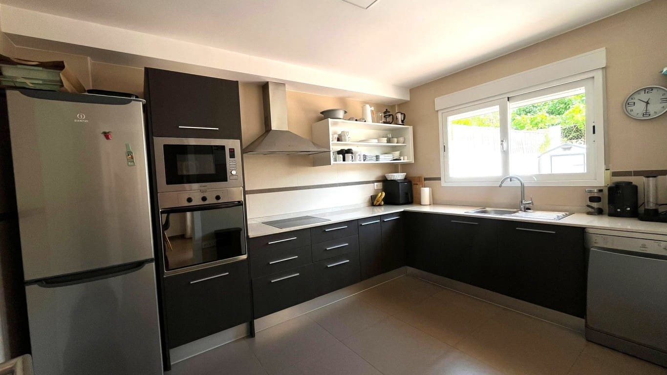 3 soveværelse Villa til salg i Albir med swimmingpool - € 470.000 (Ref: 9819376)