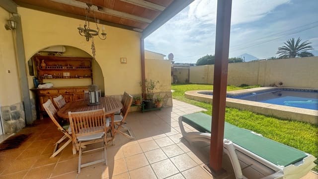 4 Zimmer Villa zu verkaufen in Albir, Alfaz del Pi / L'Alfàs del Pi mit Pool - 645.000 € (Ref: 9825726)