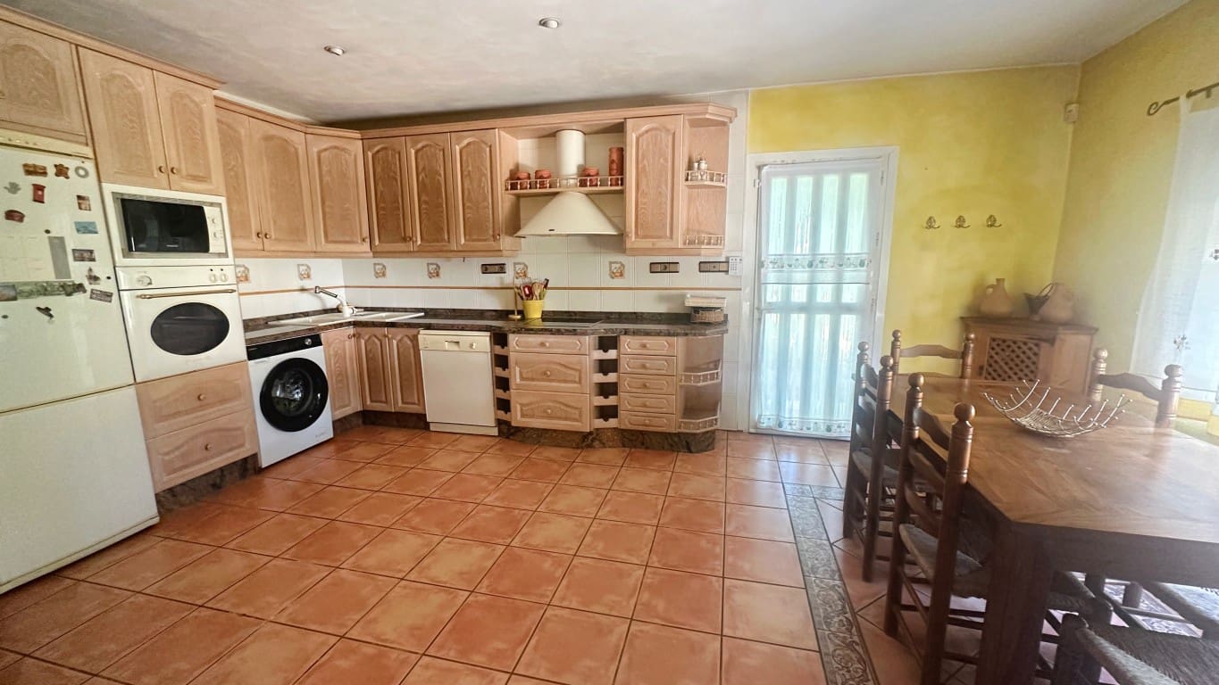 4 bedroom Villa for sale in Albir with pool - € 645,000 (Ref: 9825726)