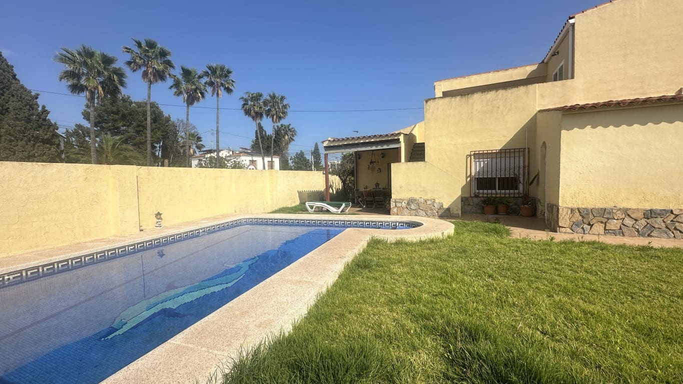 4 bedroom Villa for sale in Albir with pool - € 645,000 (Ref: 9825726)