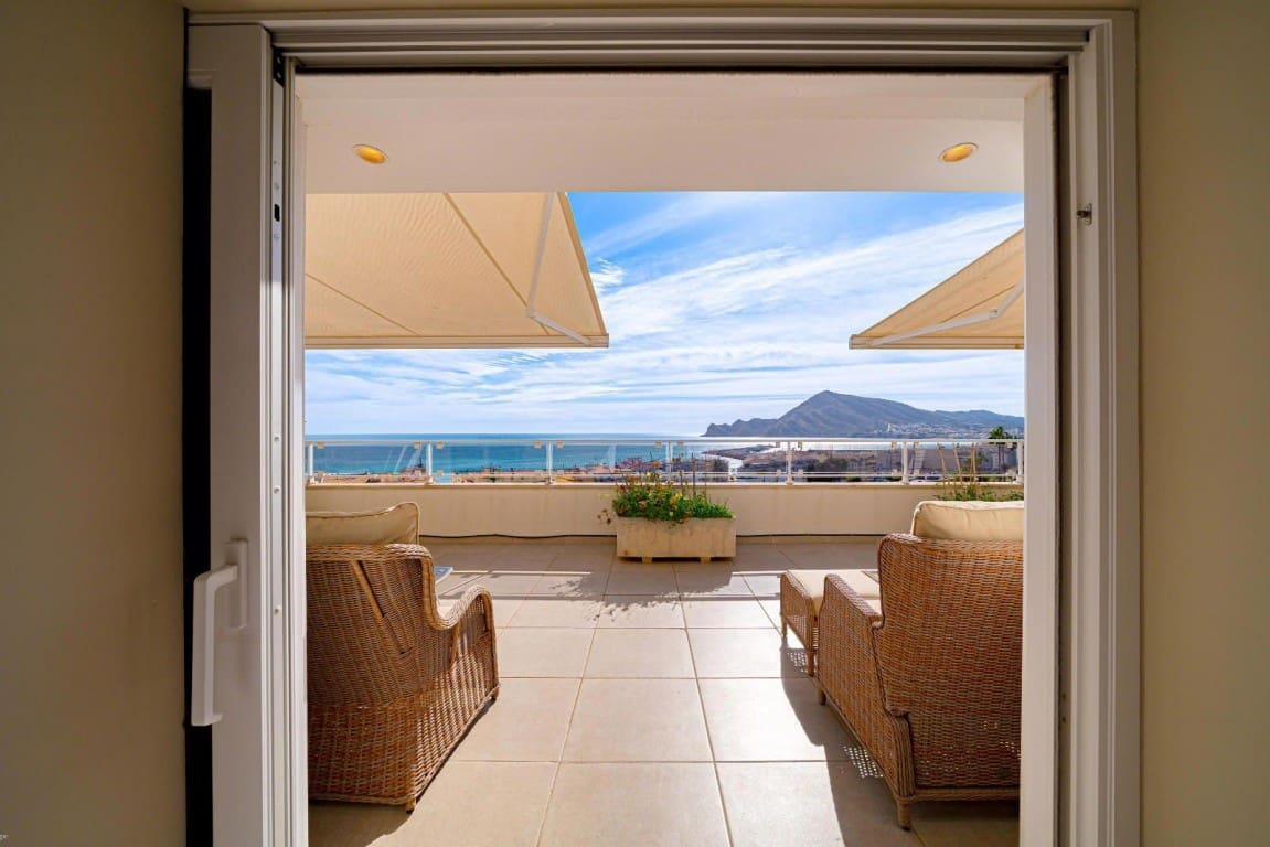 2 bedroom Apartment for sale in Altea with pool - € 1,495,000 (Ref: 9826812)