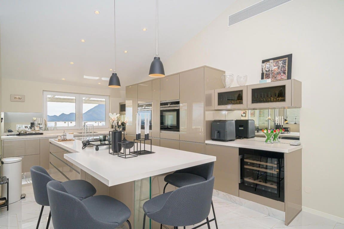2 bedroom Apartment for sale in Altea with pool - € 1,495,000 (Ref: 9826812)