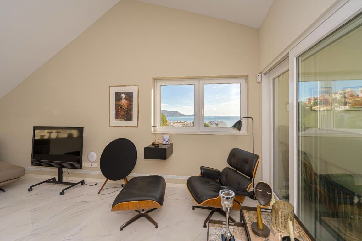 2 bedroom Apartment for sale in Altea with pool - € 1,495,000 (Ref: 9826812)