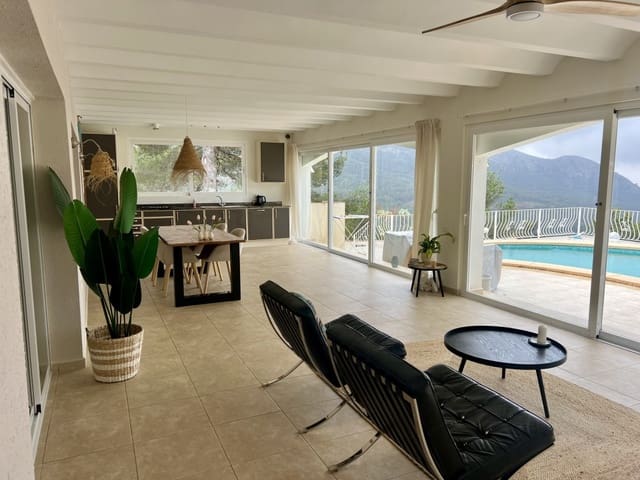 Chalet de 3 habitaciones en Finestrat Pueblo, Finestrat en venta con piscina - 669.000 € (Ref: 9879804)