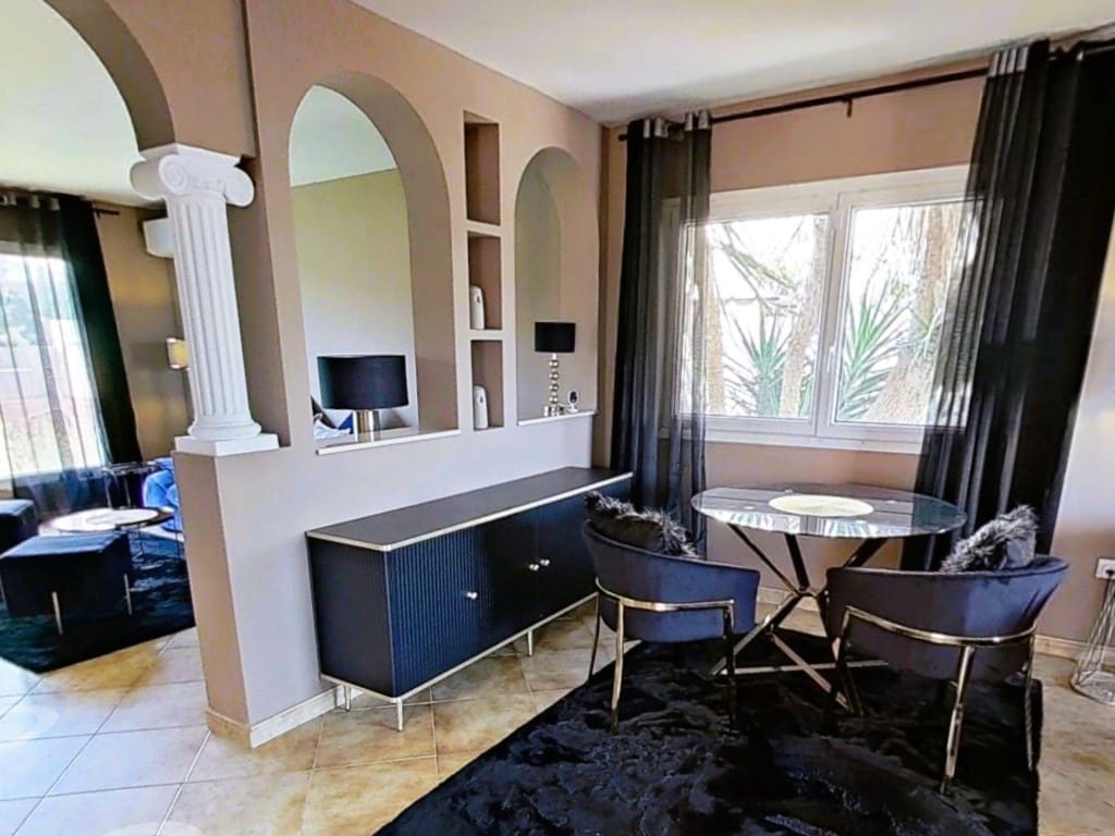 9 makuuhuone Rivitalo myytävänä paikassa La Nucia - 470 000 € (Ref: 9890700)