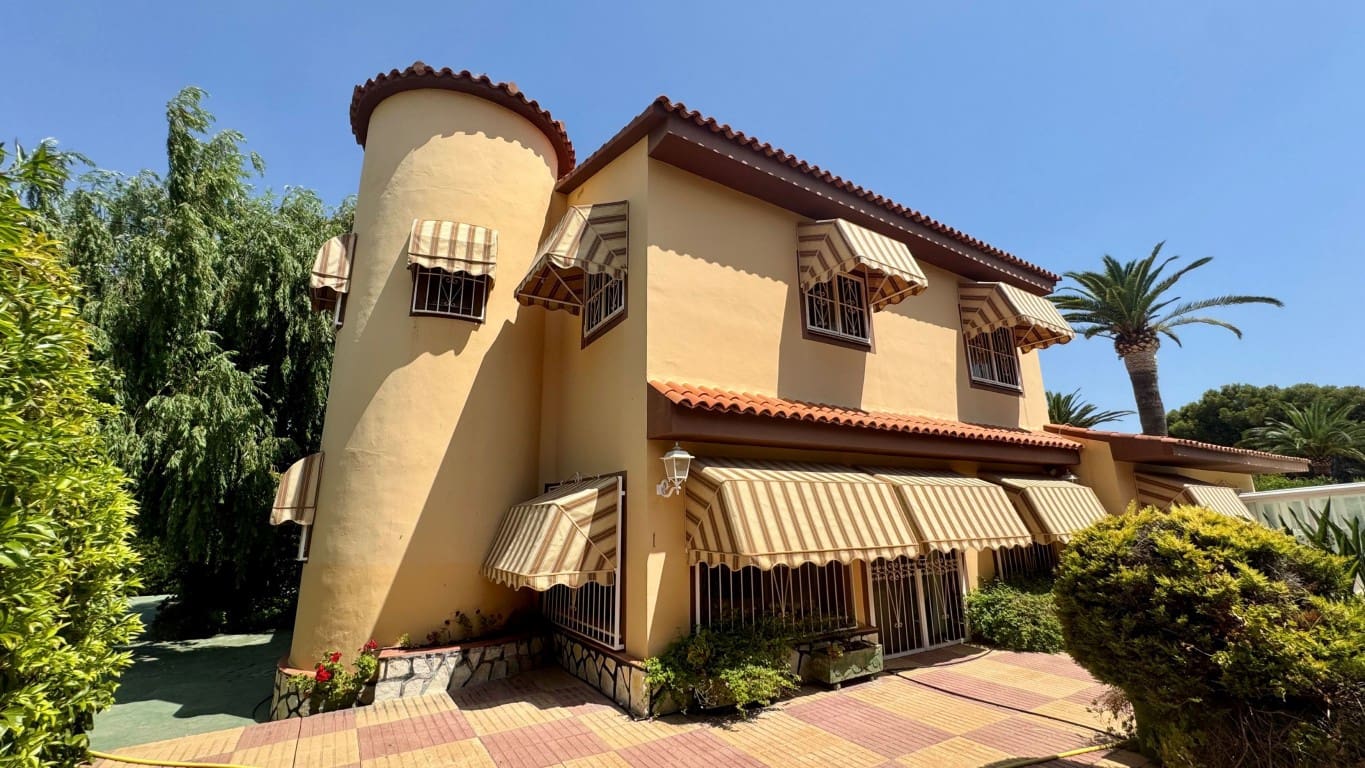4 quarto Moradia para venda em Albir com piscina - 1 500 000 € (Ref: 9995446)