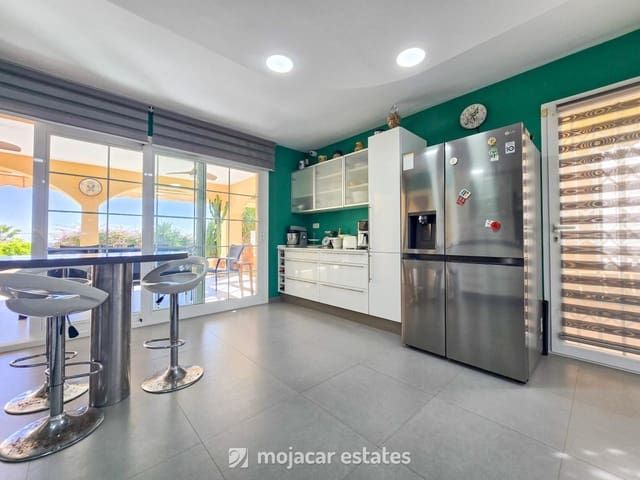 Chalet de 7 habitaciones en Mojácar en venta con piscina garaje - 820.000 € (Ref: 5745145)