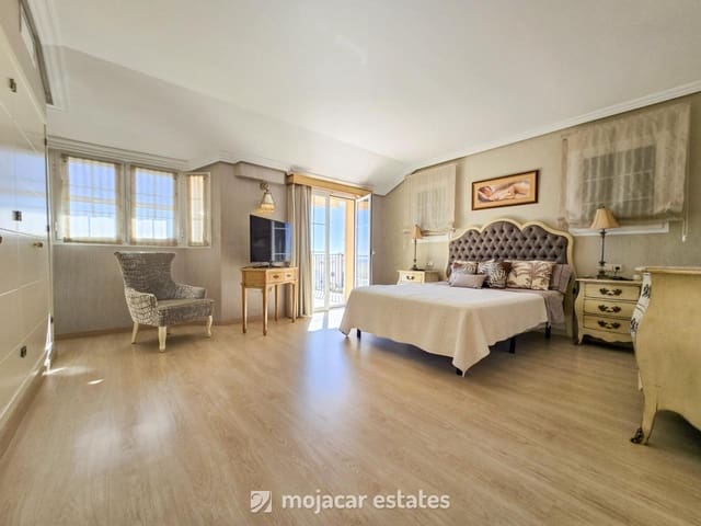 Chalet de 7 habitaciones en Mojácar en venta con piscina garaje - 820.000 € (Ref: 5745145)