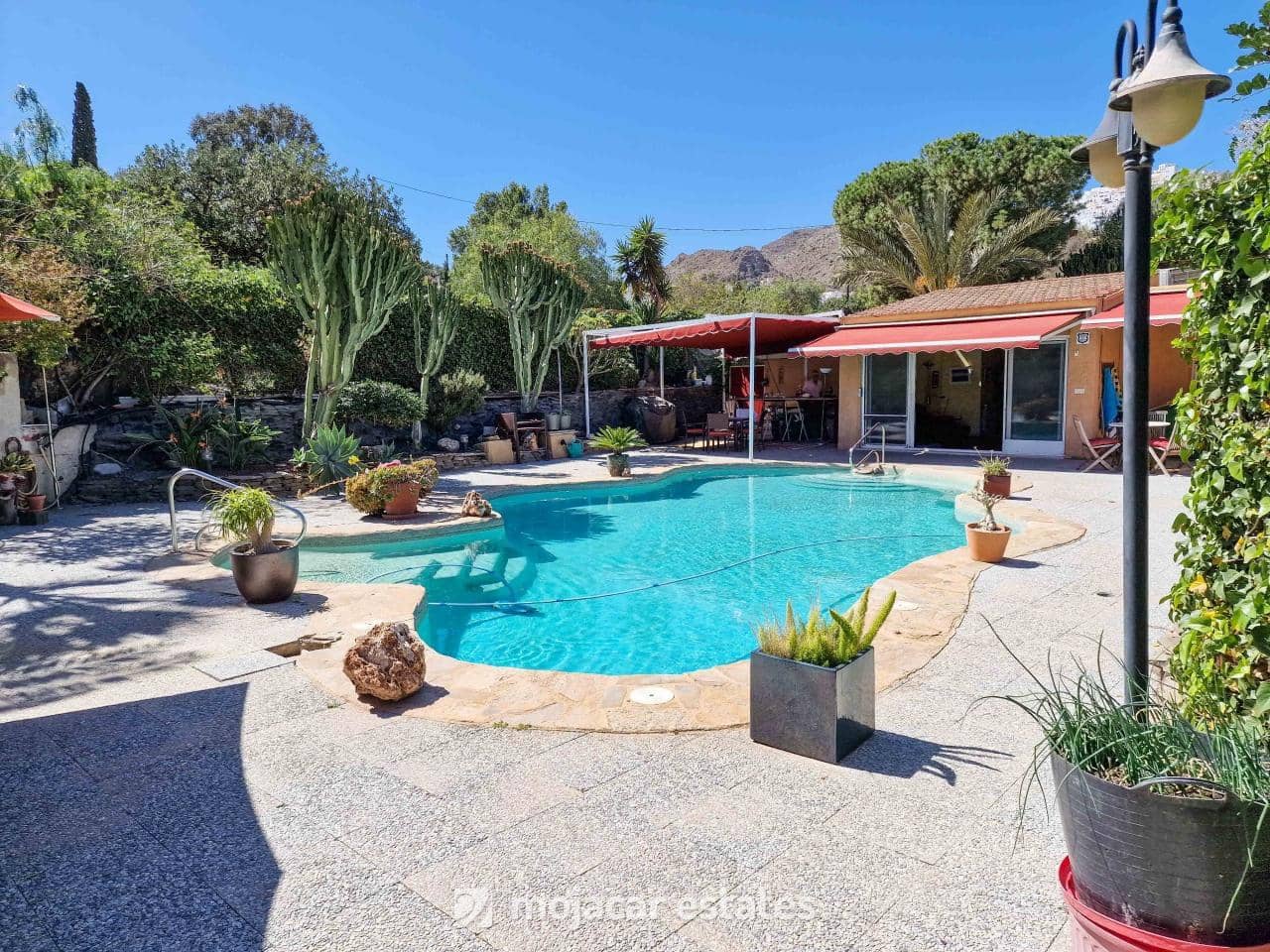 Chalet de 3 habitaciones en Vera en venta con piscina garaje - 690.000 € (Ref: 8222104)