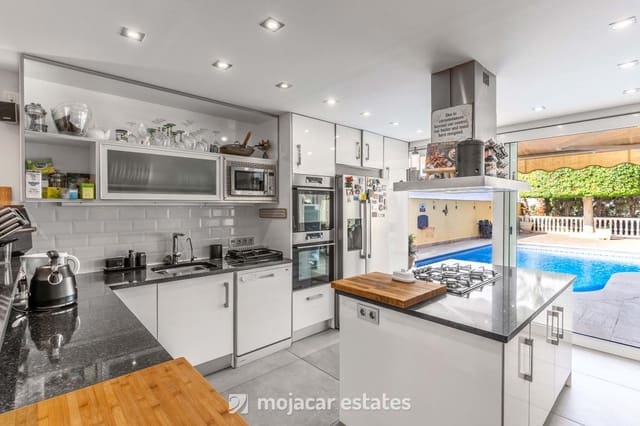 5 soveværelse Villa til salg i Garrucha med swimmingpool - € 1.150.000 (Ref: 9386983)