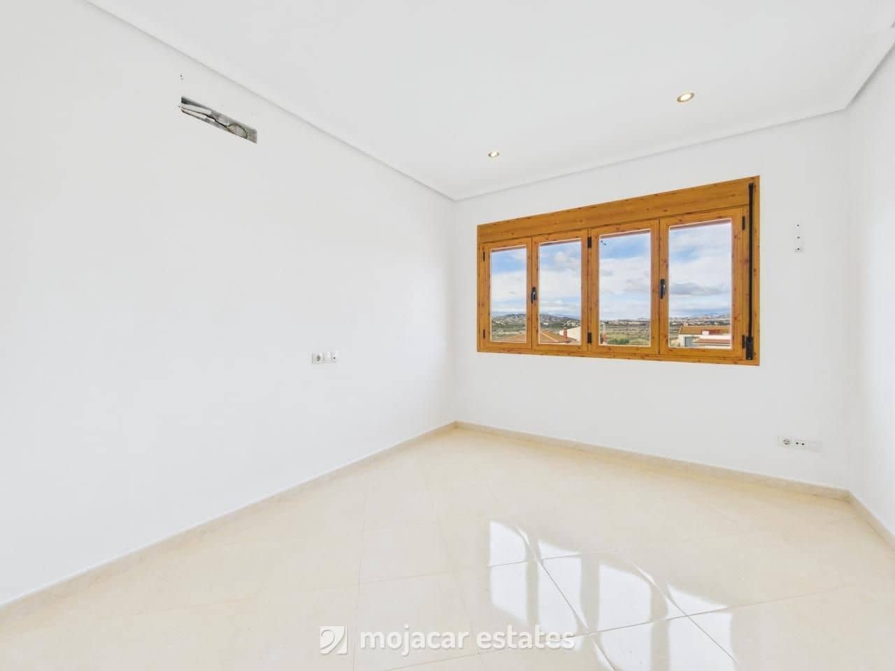 3 makuuhuone Omakotitalo myytävänä paikassa Zurgena - 165 000 € (Ref: 9451593)