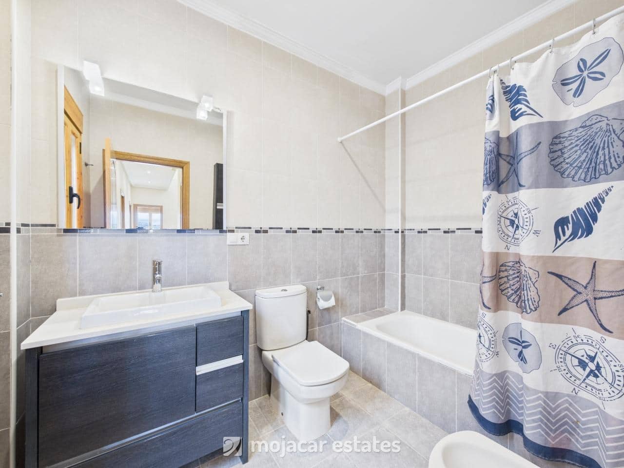 3 makuuhuone Omakotitalo myytävänä paikassa Zurgena - 165 000 € (Ref: 9451593)