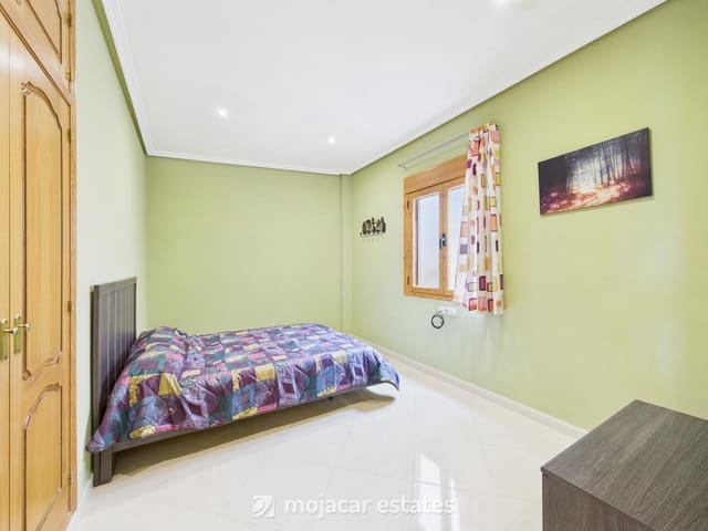 3 makuuhuone Omakotitalo myytävänä paikassa Zurgena - 165 000 € (Ref: 9451593)