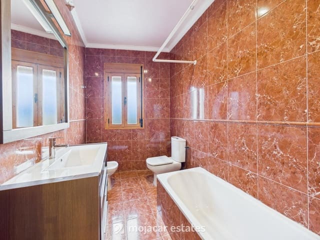 3 makuuhuone Omakotitalo myytävänä paikassa Zurgena - 165 000 € (Ref: 9451593)