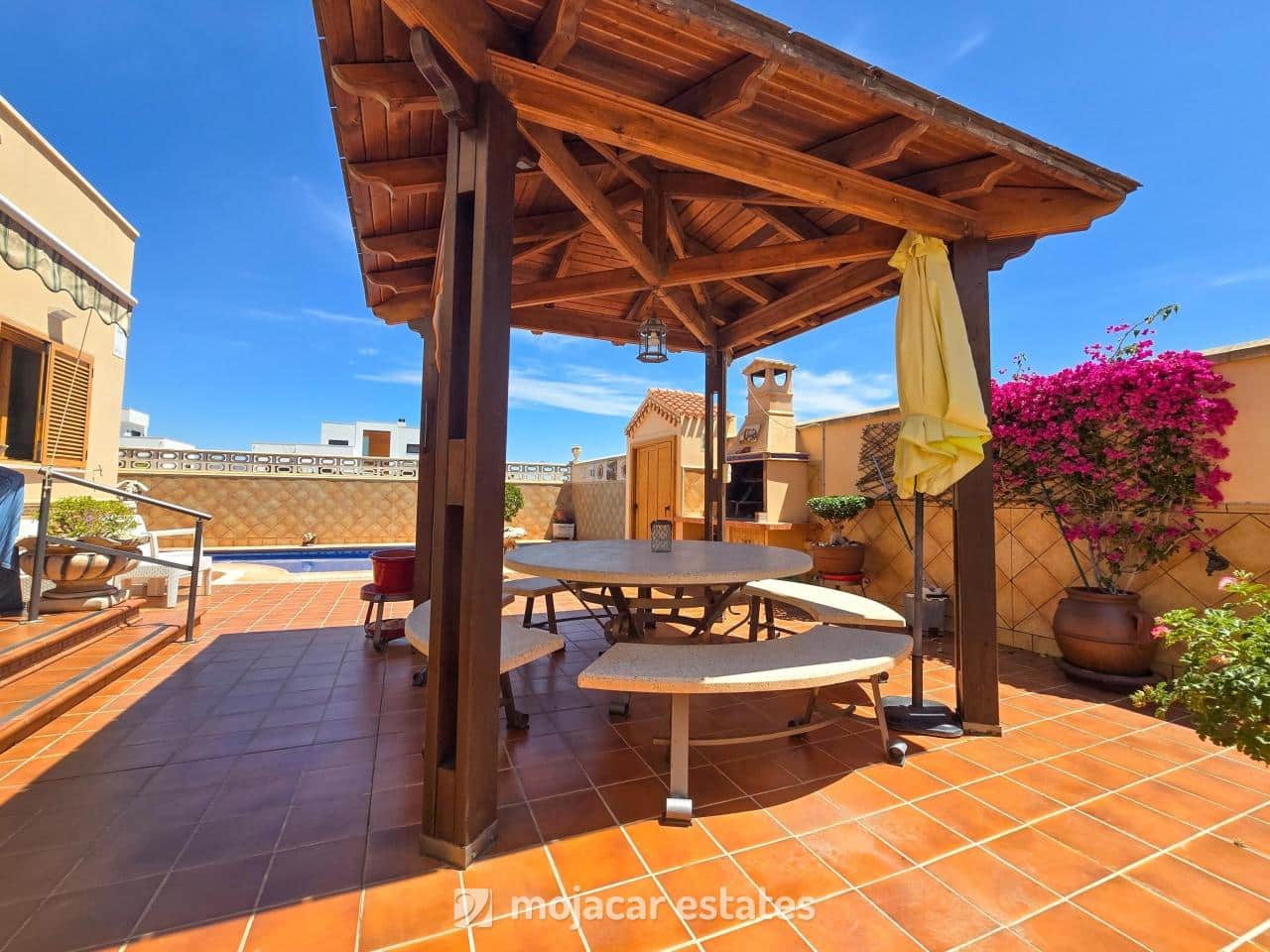 Chalet de 3 habitaciones en Vera en venta con piscina garaje - 475.000 € (Ref: 9875449)