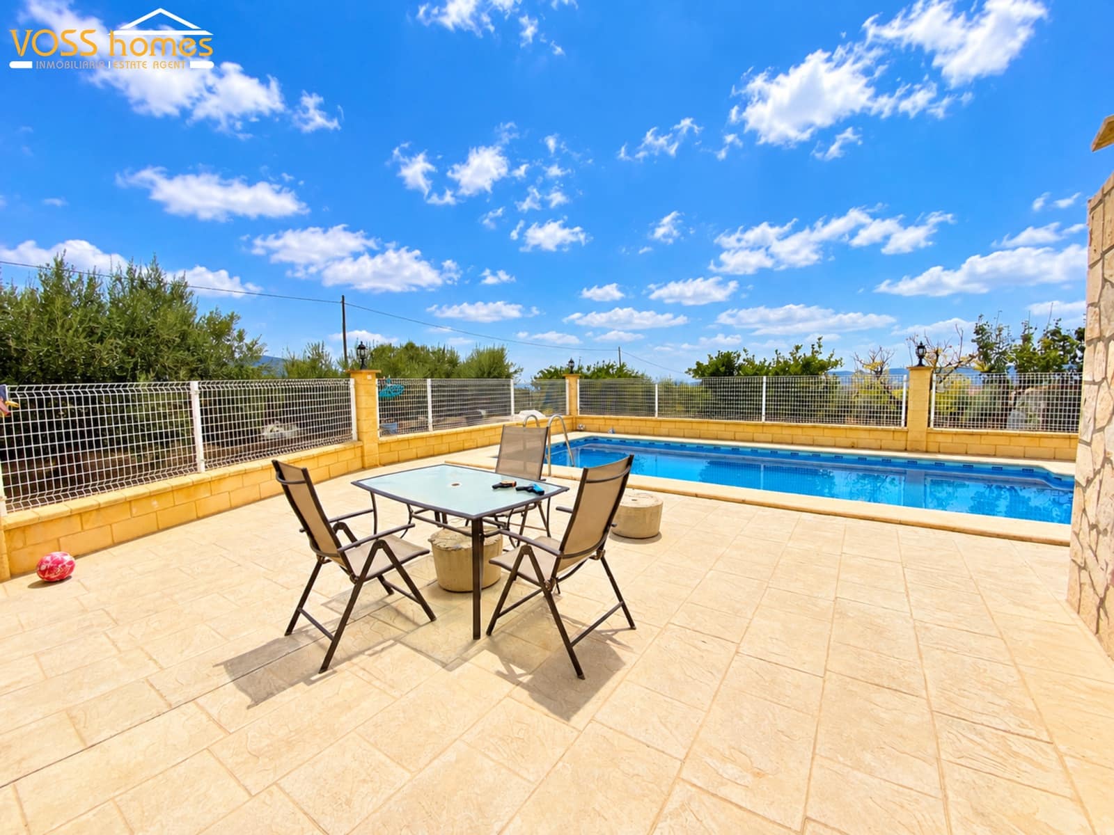 2 soveværelse Finca/Landehus til salg i Huercal-Overa med swimmingpool garage - € 159.950 (Ref: 10136050)