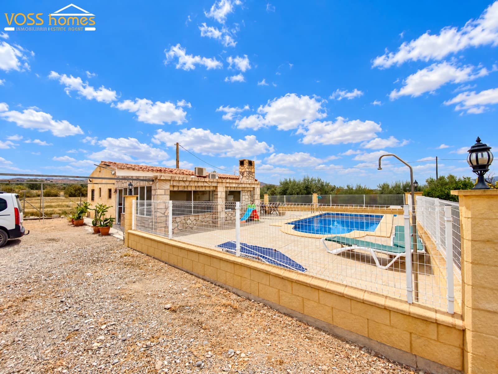 2 soveværelse Finca/Landehus til salg i Huercal-Overa med swimmingpool garage - € 159.950 (Ref: 10136050)