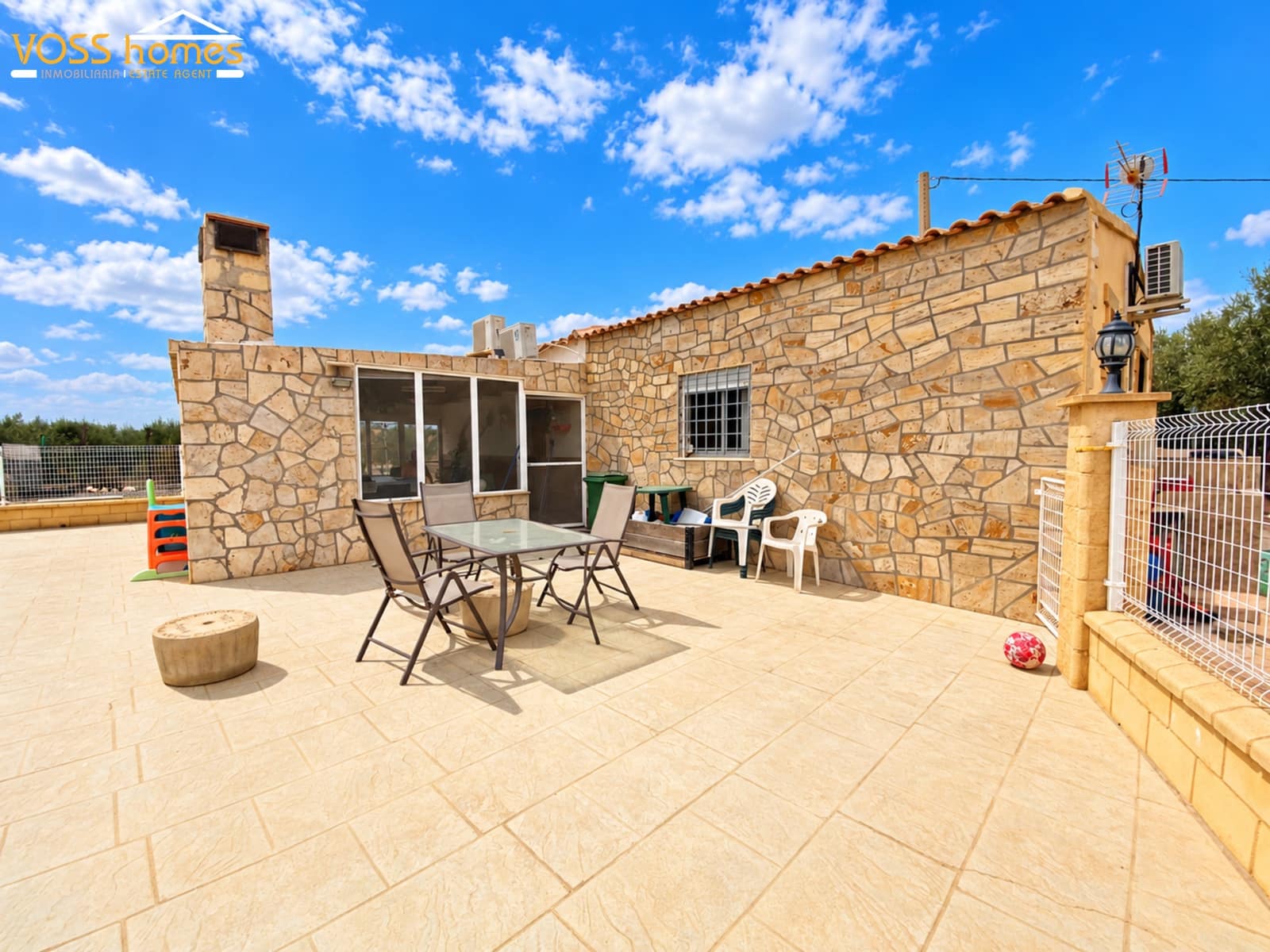 2 soveværelse Finca/Landehus til salg i Huercal-Overa med swimmingpool garage - € 159.950 (Ref: 10136050)