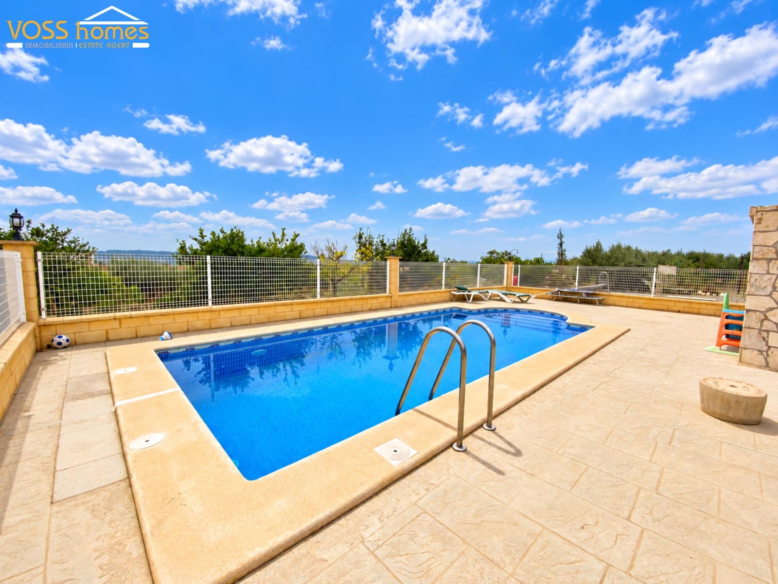 2 soveværelse Finca/Landehus til salg i Huercal-Overa med swimmingpool garage - € 159.950 (Ref: 10136050)