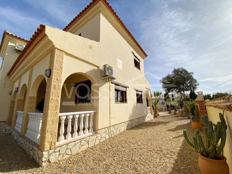 3 bedroom Villa for sale in Zurgena with pool - € 299,000 (Ref: 8096989)