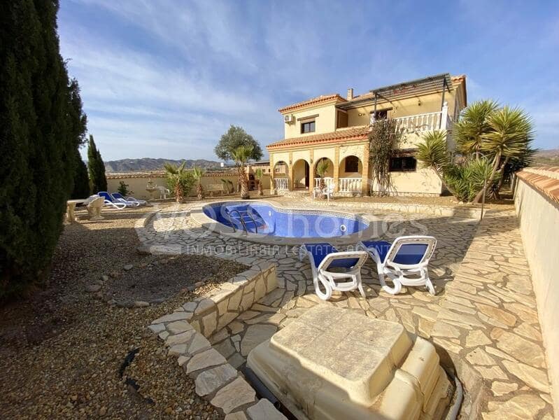3 bedroom Villa for sale in Zurgena with pool - € 299,000 (Ref: 8096989)