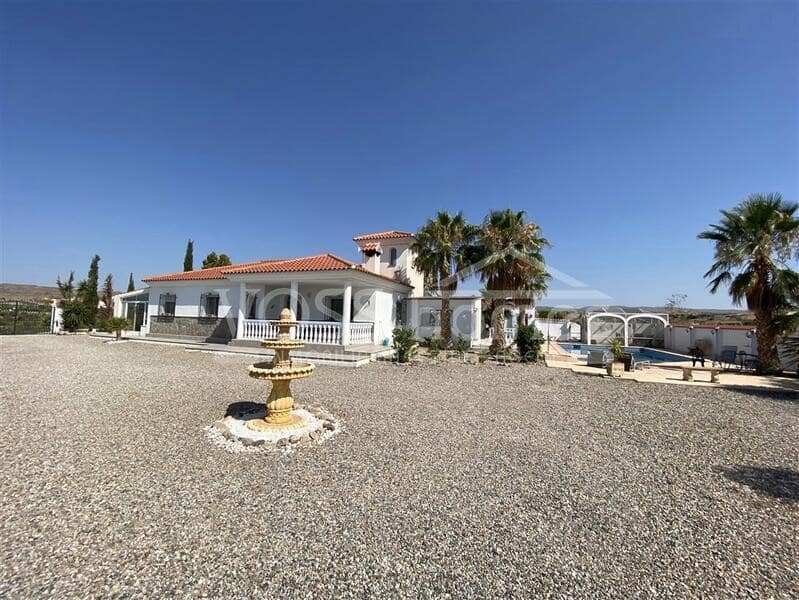 4 soveværelse Villa til salg i Huercal-Overa med swimmingpool - € 405.000 (Ref: 8530686)