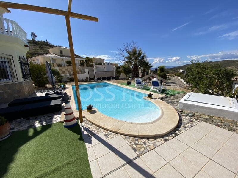 3 soveværelse Villa til salg i Huercal-Overa med swimmingpool - € 234.950 (Ref: 8916461)