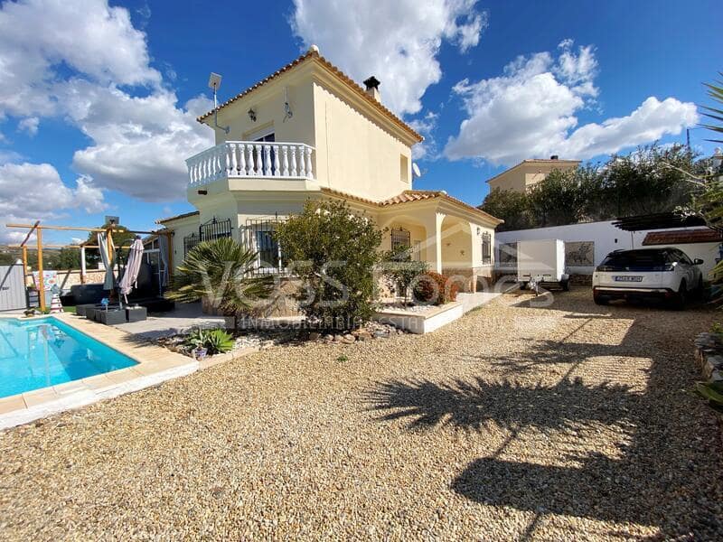 3 soveværelse Villa til salg i Huercal-Overa med swimmingpool - € 234.950 (Ref: 8916461)