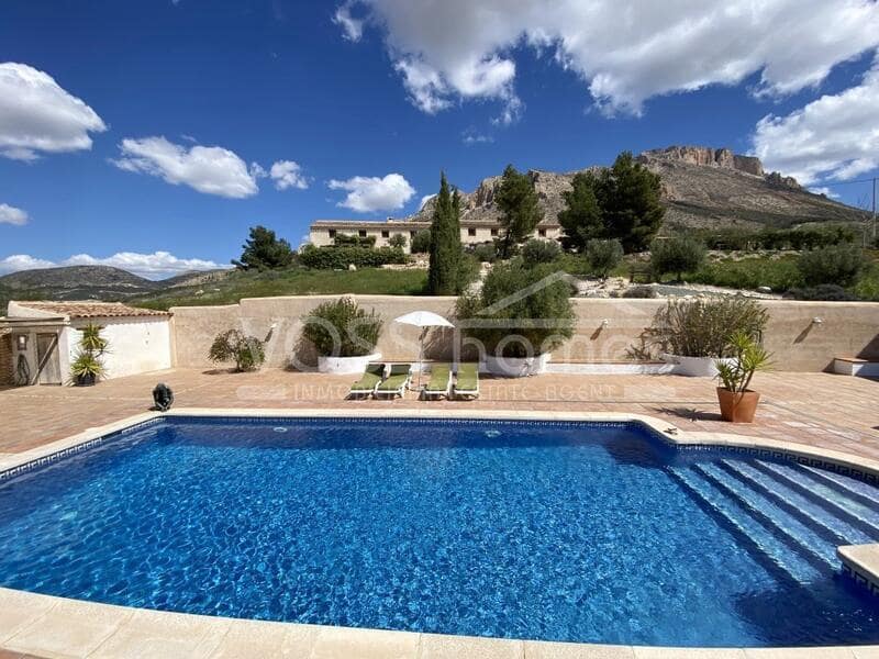 7 soveværelse Finca/Landehus til salg i Velez-Rubio med swimmingpool - € 695.000 (Ref: 8925488)