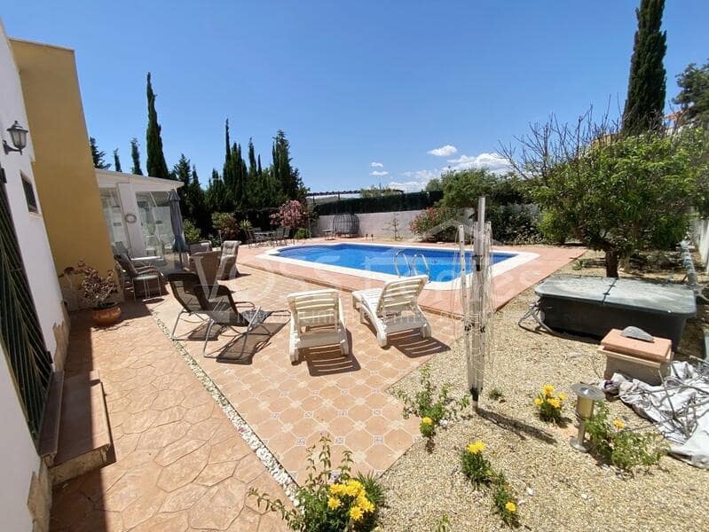 3 slaapkamer Villa te koop in La Alfoquia met zwembad - € 229.950 (Ref: 9019780)