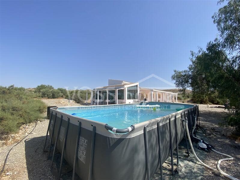 4 soveværelse Finca/Landehus til salg i Huercal-Overa med swimmingpool - € 210.000 (Ref: 9130565)