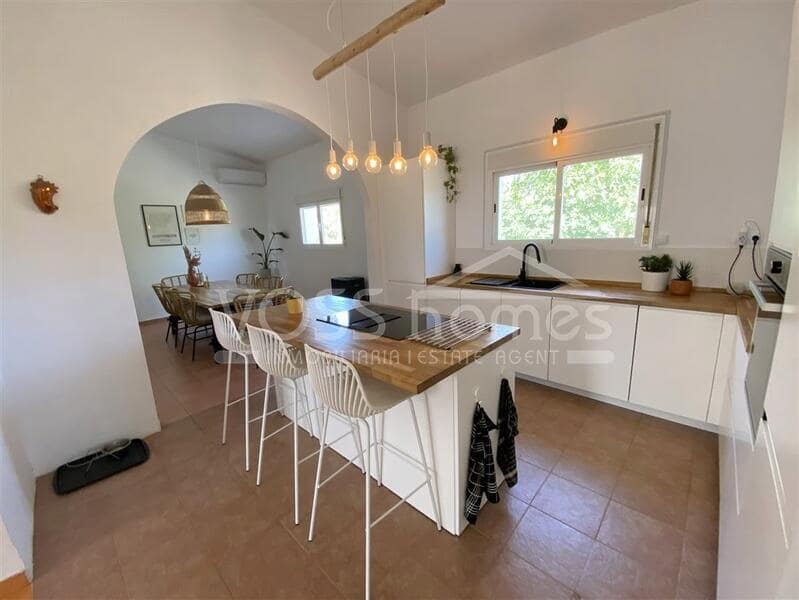 4 soveværelse Finca/Landehus til salg i Huercal-Overa med swimmingpool - € 210.000 (Ref: 9130565)