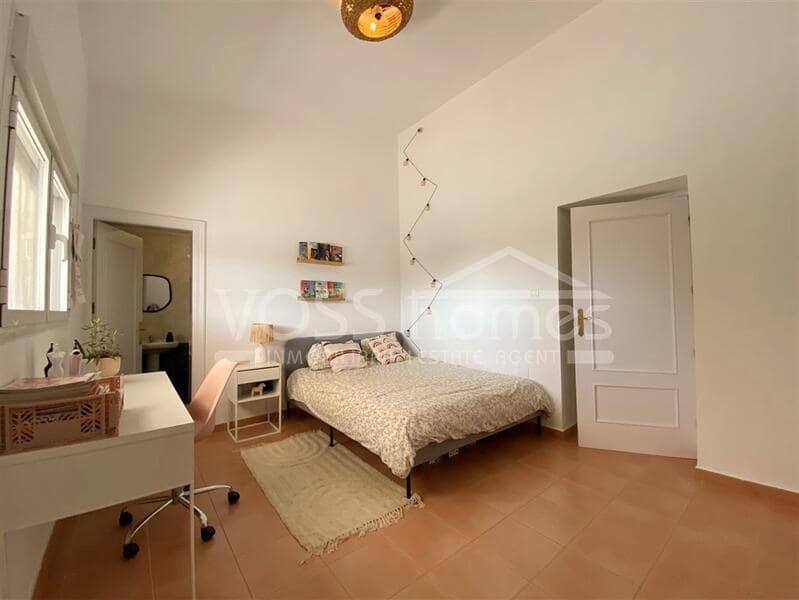 4 soveværelse Finca/Landehus til salg i Huercal-Overa med swimmingpool - € 210.000 (Ref: 9130565)