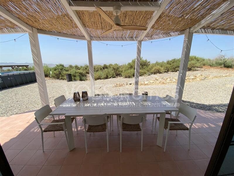 4 soveværelse Finca/Landehus til salg i Huercal-Overa med swimmingpool - € 210.000 (Ref: 9130565)