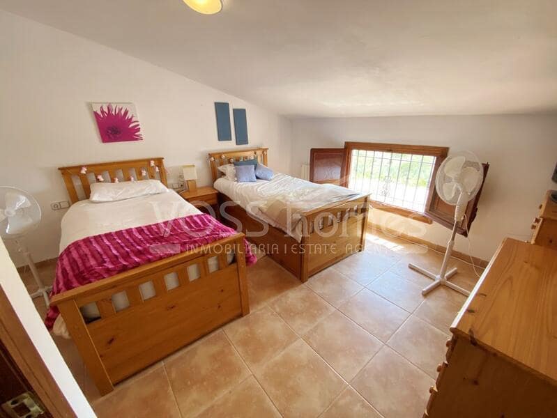 6 soveværelse Finca/Landehus til salg i Velez-Rubio med swimmingpool - € 399.950 (Ref: 9197366)