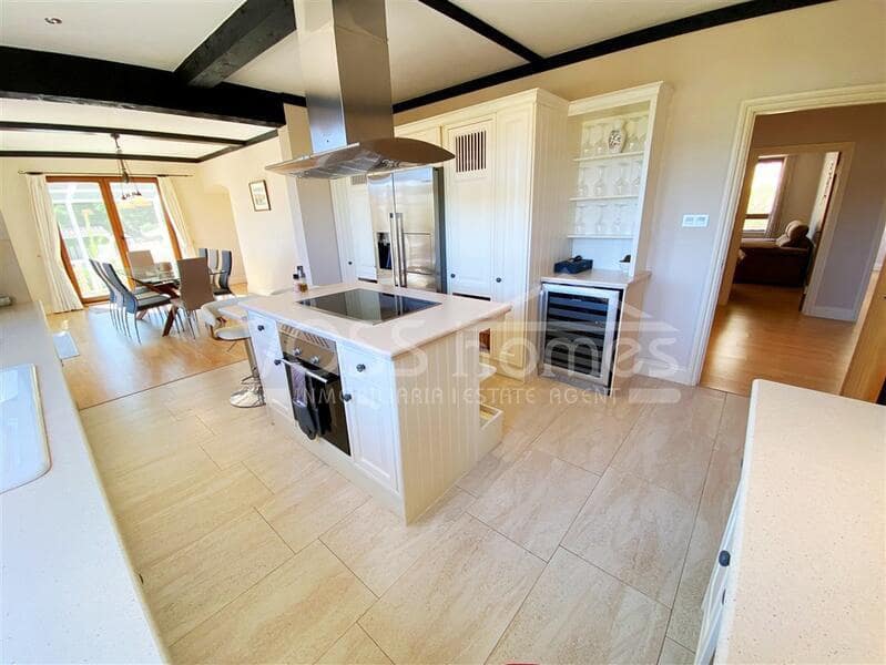 4 bedroom Finca/Country House for sale in Velez-Blanco with pool - € 549,950 (Ref: 9230631)