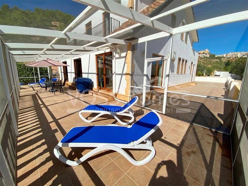 4 bedroom Finca/Country House for sale in Velez-Blanco with pool - € 549,950 (Ref: 9230631)