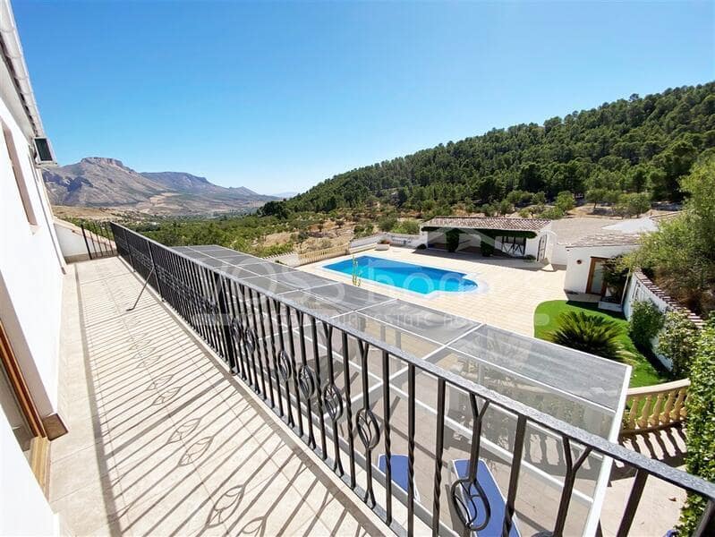 4 bedroom Finca/Country House for sale in Velez-Blanco with pool - € 549,950 (Ref: 9230631)