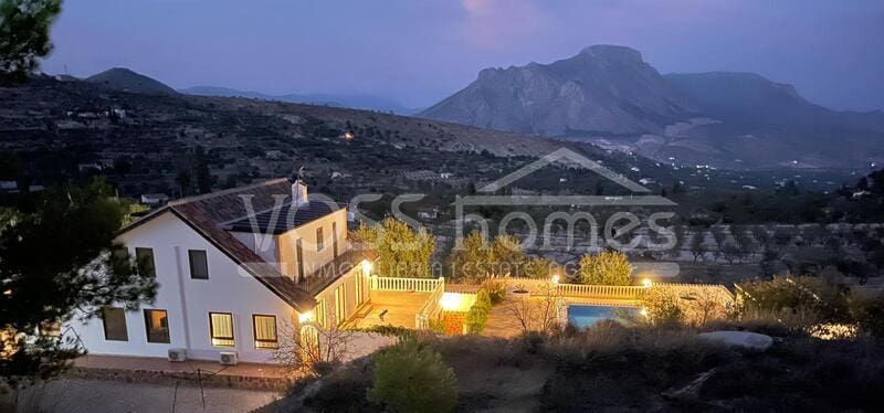 4 bedroom Finca/Country House for sale in Velez-Blanco with pool - € 549,950 (Ref: 9230631)