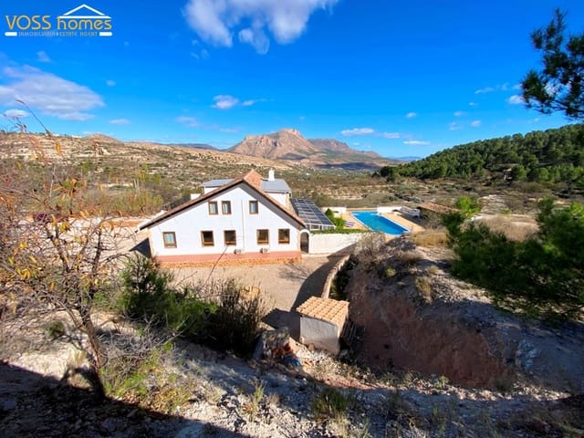 Finca/Casa Rural de 4 habitaciones en Vélez-Blanco en venta con piscina - 499.950 € (Ref: 9230631)
