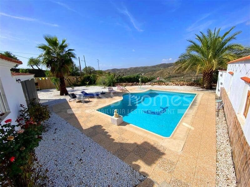 4 bedroom Villa for sale in Huercal-Overa with pool - € 319,950 (Ref: 9325910)