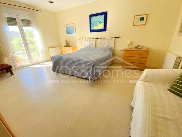 3 bedroom Villa for sale in Puerto Lumbreras with pool - € 400,000 (Ref: 9357481)