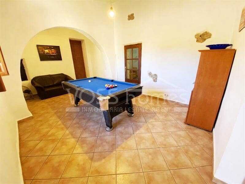 4 soveværelse Finca/Landehus til salg i Huercal-Overa med swimmingpool - € 299.950 (Ref: 9388451)