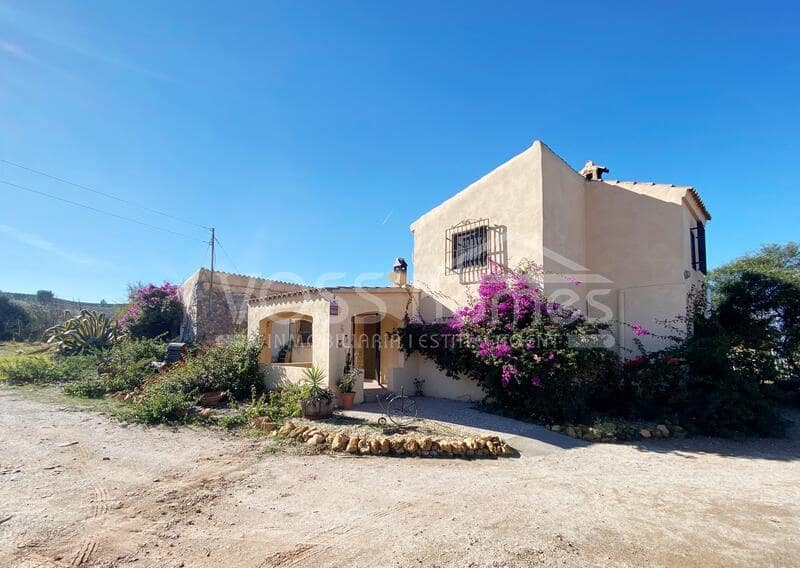 4 soveværelse Finca/Landehus til salg i Huercal-Overa med swimmingpool - € 299.950 (Ref: 9388451)