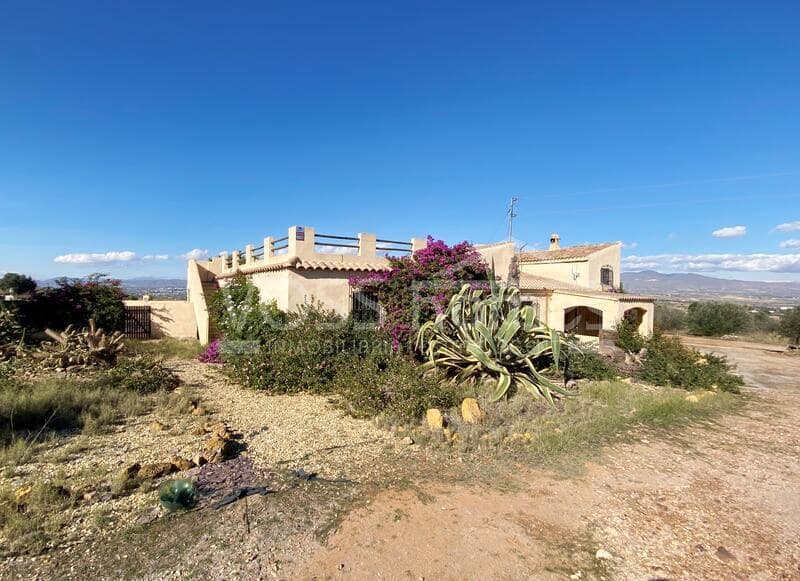 4 soveværelse Finca/Landehus til salg i Huercal-Overa med swimmingpool - € 299.950 (Ref: 9388451)