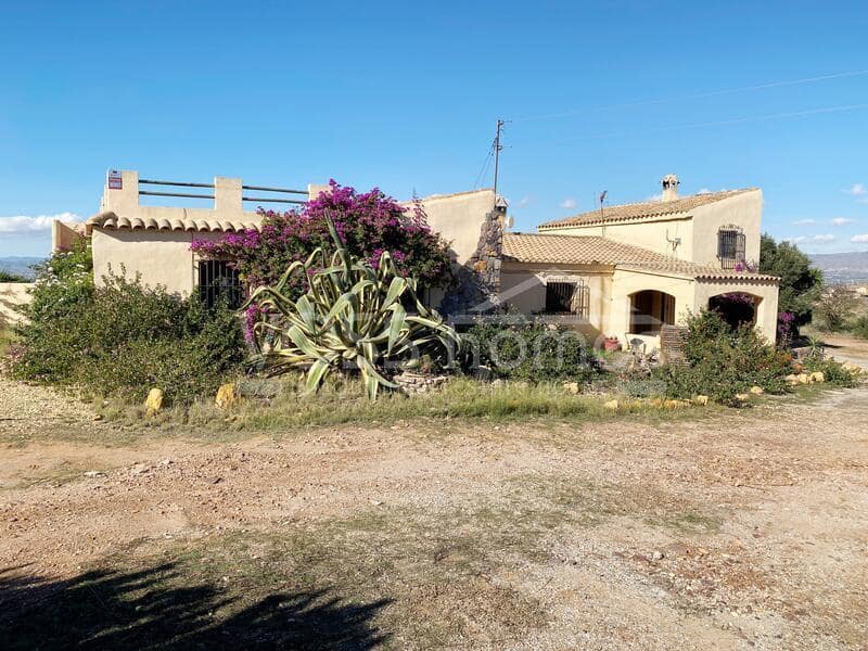 4 soveværelse Finca/Landehus til salg i Huercal-Overa med swimmingpool - € 299.950 (Ref: 9388451)