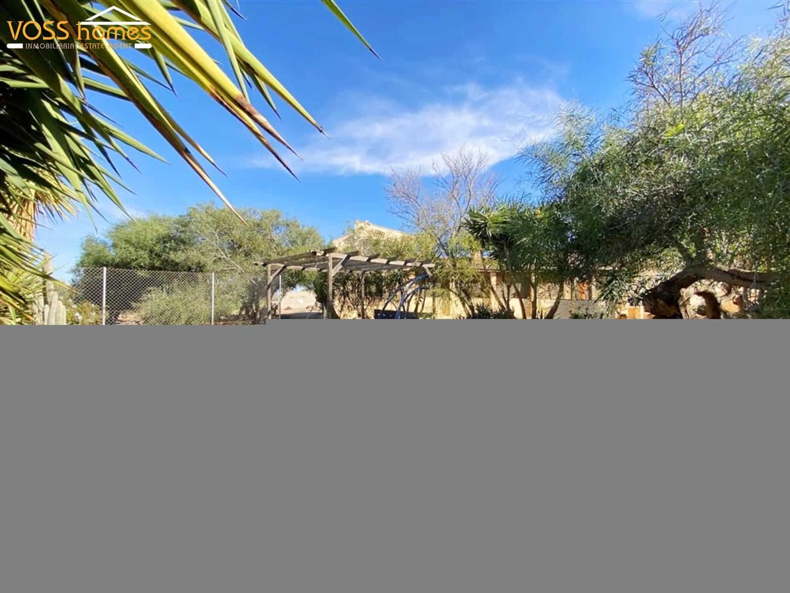 4 soveværelse Finca/Landehus til salg i Huercal-Overa med swimmingpool - € 289.950 (Ref: 9388451)